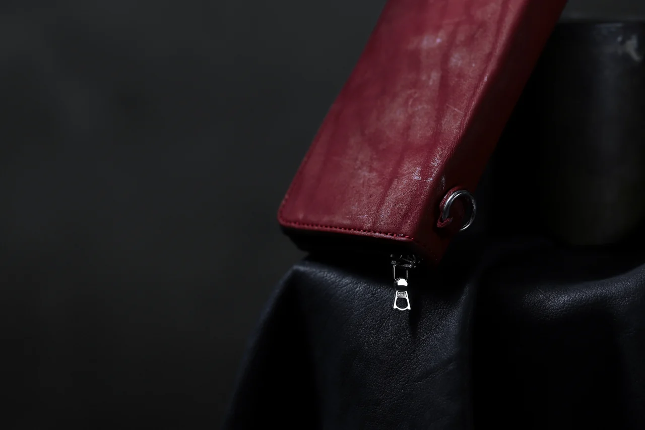 ISAMU KATAYAMA BACKLASH exclusive ROUND FASTNER WALLET / DOUBLE-SHOULDER OBJECT DYED (RED) - Image 33