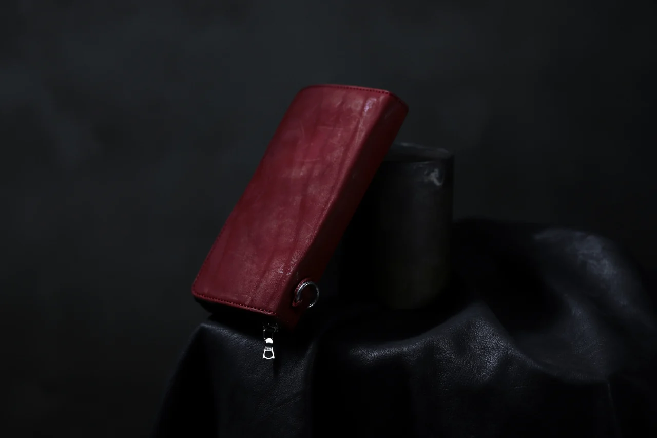ISAMU KATAYAMA BACKLASH exclusive ROUND FASTNER WALLET / DOUBLE-SHOULDER OBJECT DYED (RED) - Image 34