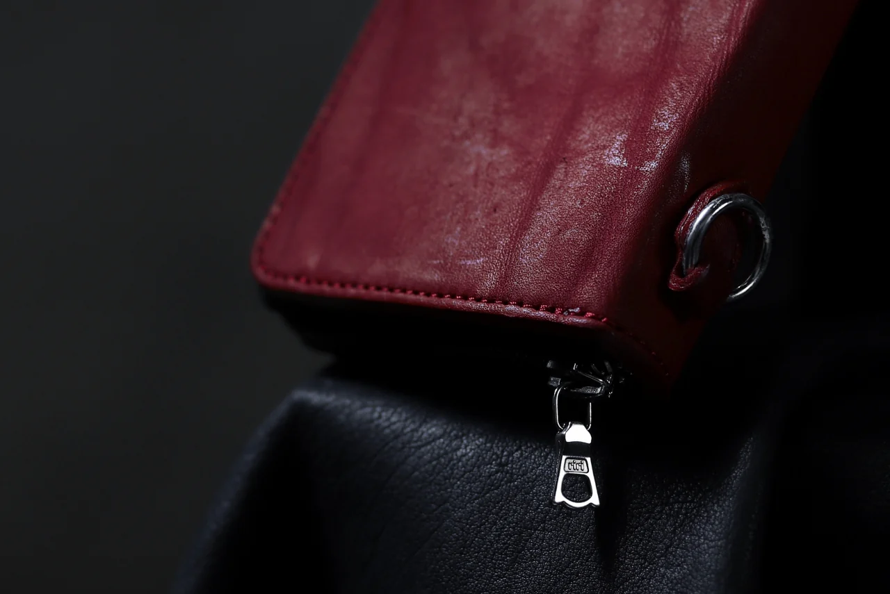 ISAMU KATAYAMA BACKLASH exclusive ROUND FASTNER WALLET / DOUBLE-SHOULDER OBJECT DYED (RED) - Image 38