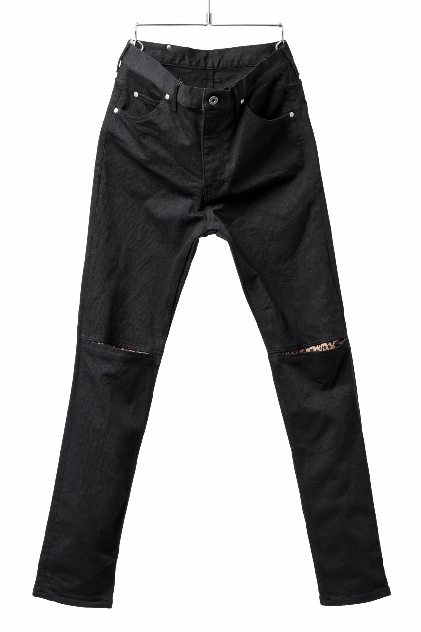 ISAMU KATAYAMA BACKLASH LEOPARD LEATHER KNEE PADS SLIM PANTS / "京都紋付 - 漆黒染" 13oz STRETCH DENIM (BLACK)