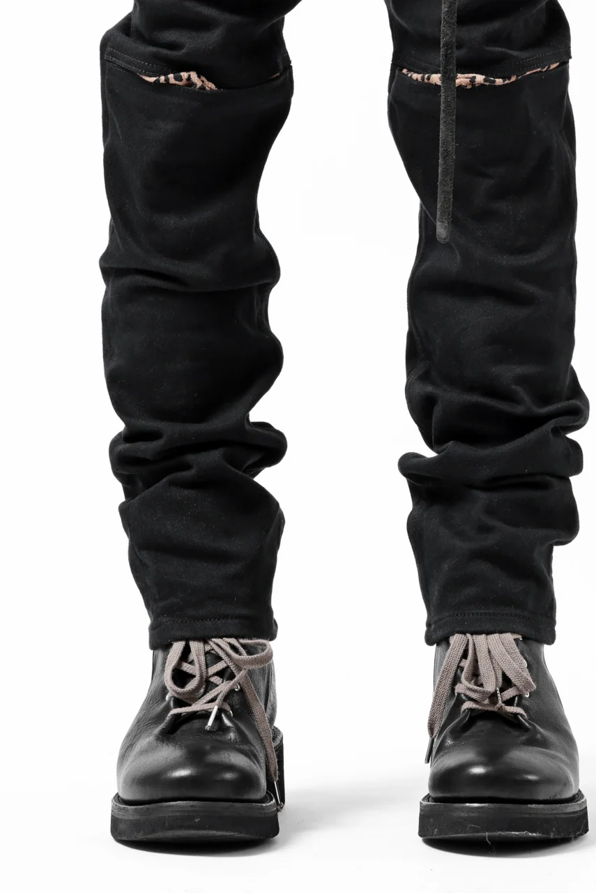 ISAMU KATAYAMA BACKLASH LEOPARD LEATHER KNEE PADS SLIM PANTS / "京都紋付 - 漆黒染" 13oz STRETCH DENIM (BLACK) - Image 33