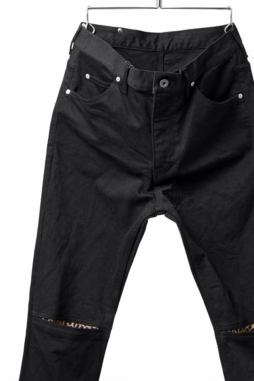 ISAMU KATAYAMA BACKLASH LEOPARD LEATHER KNEE PADS SLIM PANTS / "京都紋付 - 漆黒染" 13oz STRETCH DENIM (BLACK) - Image 6