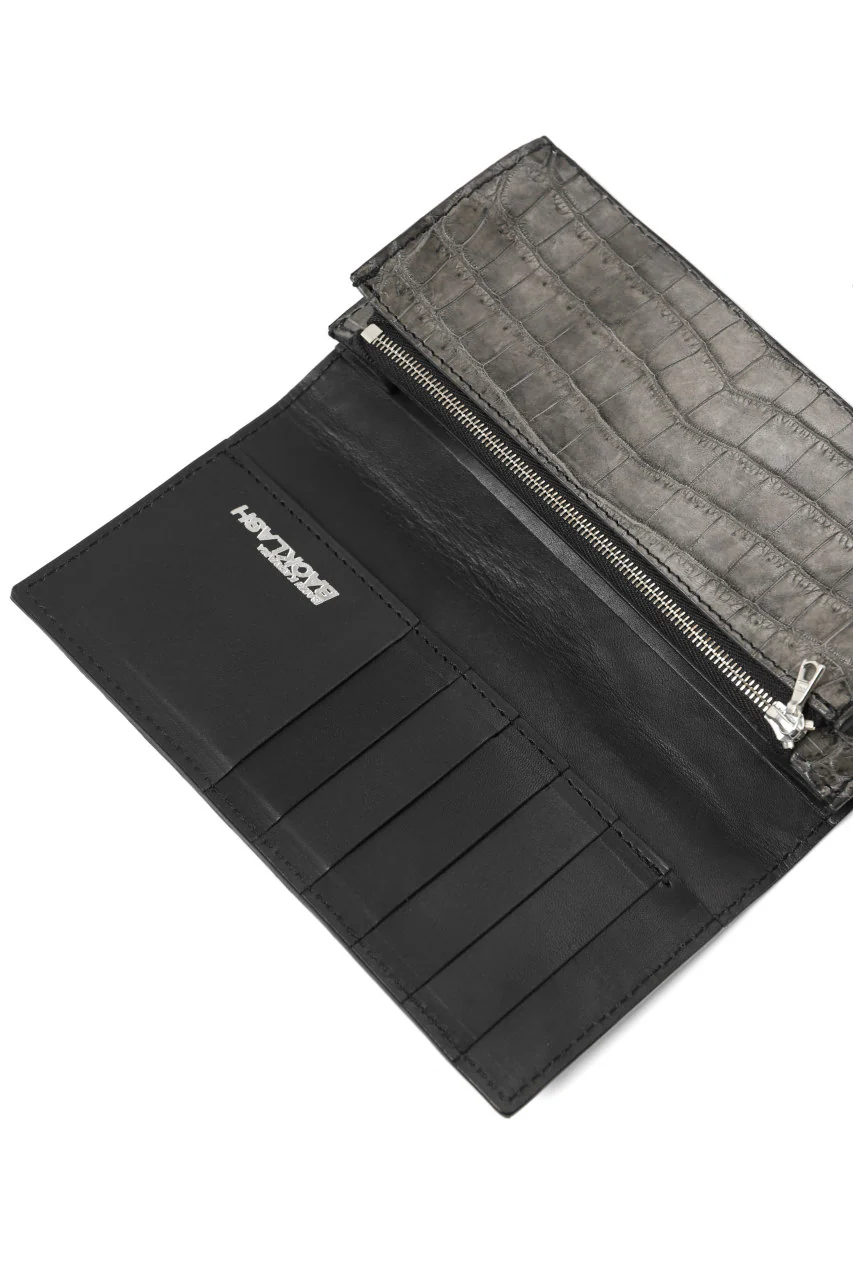 ISAMU KATAYAMA BACKLASH LONG FOLD WALLET / CROCODILE INK DYED (GREY) - Image 18