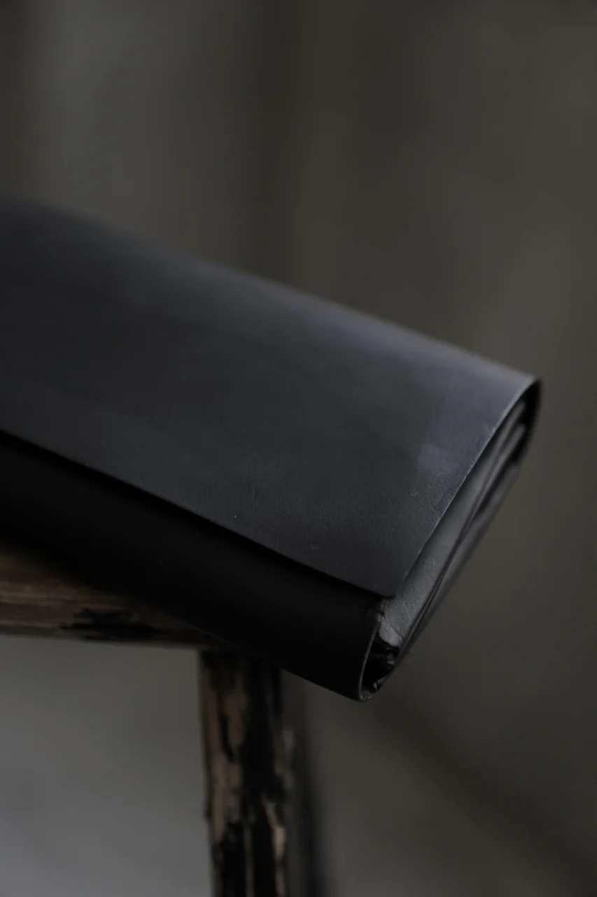 ISAMU KATAYAMA BACKLASH LONG FOLD WALLET / GUIDI CALF (BLACK) - Image 15