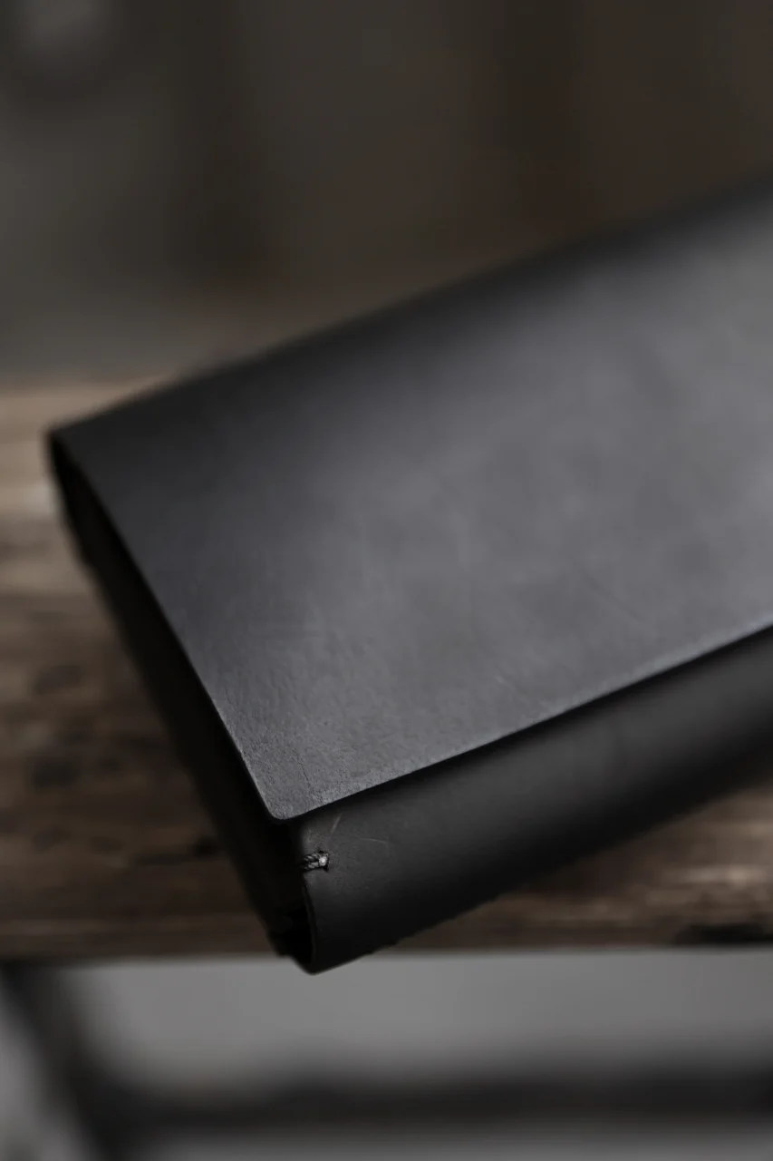 ISAMU KATAYAMA BACKLASH LONG FOLD WALLET / GUIDI CALF (BLACK) - Image 16