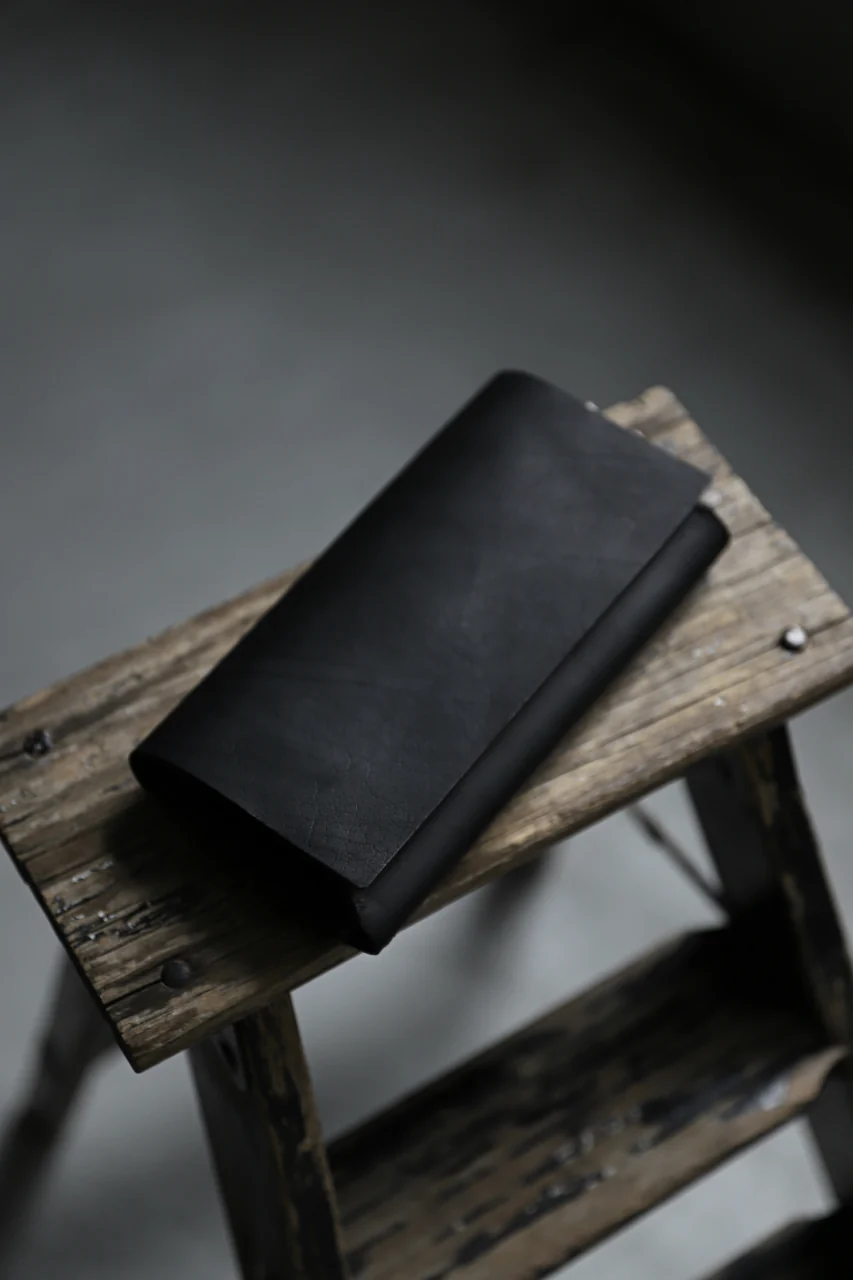 ISAMU KATAYAMA BACKLASH LONG FOLD WALLET / GUIDI OILED CALF (BLACK) - Image 23