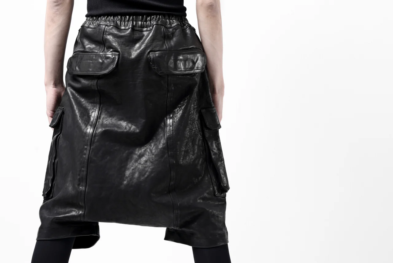 ISAMU KATAYAMA BACKLASH MARYAM LEATHER SARROUEL SHORTS / GARMENT DYED - ITALY KIP (BLACK) - Image 40