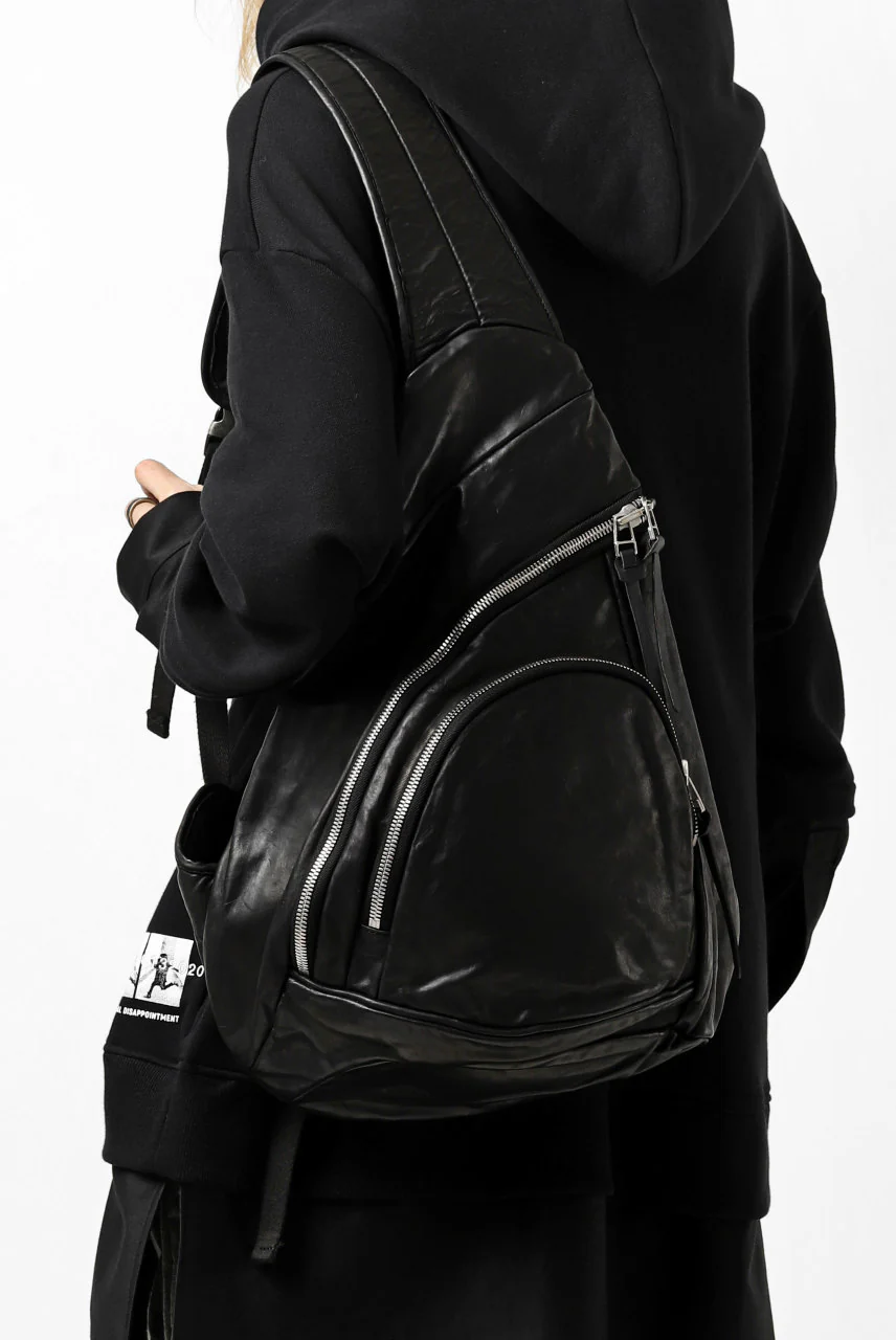 ISAMU KATAYAMA BACKLASH ONE-STRAP BACKPACK / ITALY-SHOULDER OBJECT DYED (BLACK) - Image 11