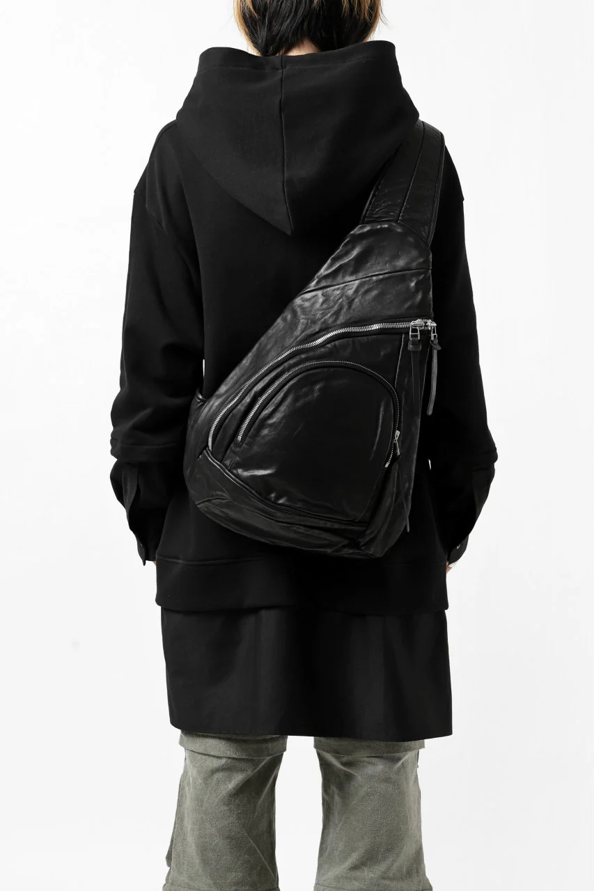 ISAMU KATAYAMA BACKLASH ONE-STRAP BACKPACK / ITALY-SHOULDER OBJECT DYED (BLACK) - Image 27