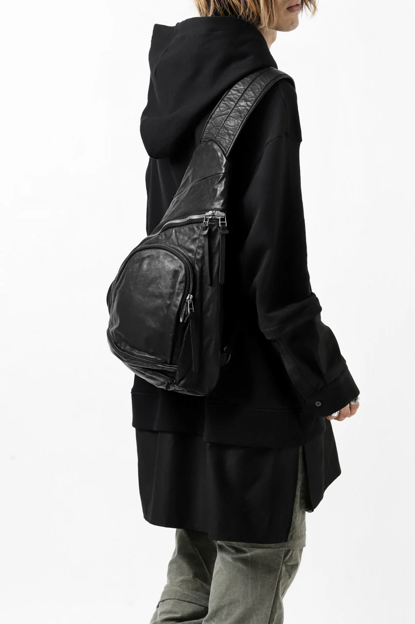 ISAMU KATAYAMA BACKLASH ONE-STRAP BACKPACK / ITALY-SHOULDER OBJECT DYED (BLACK) - Image 4