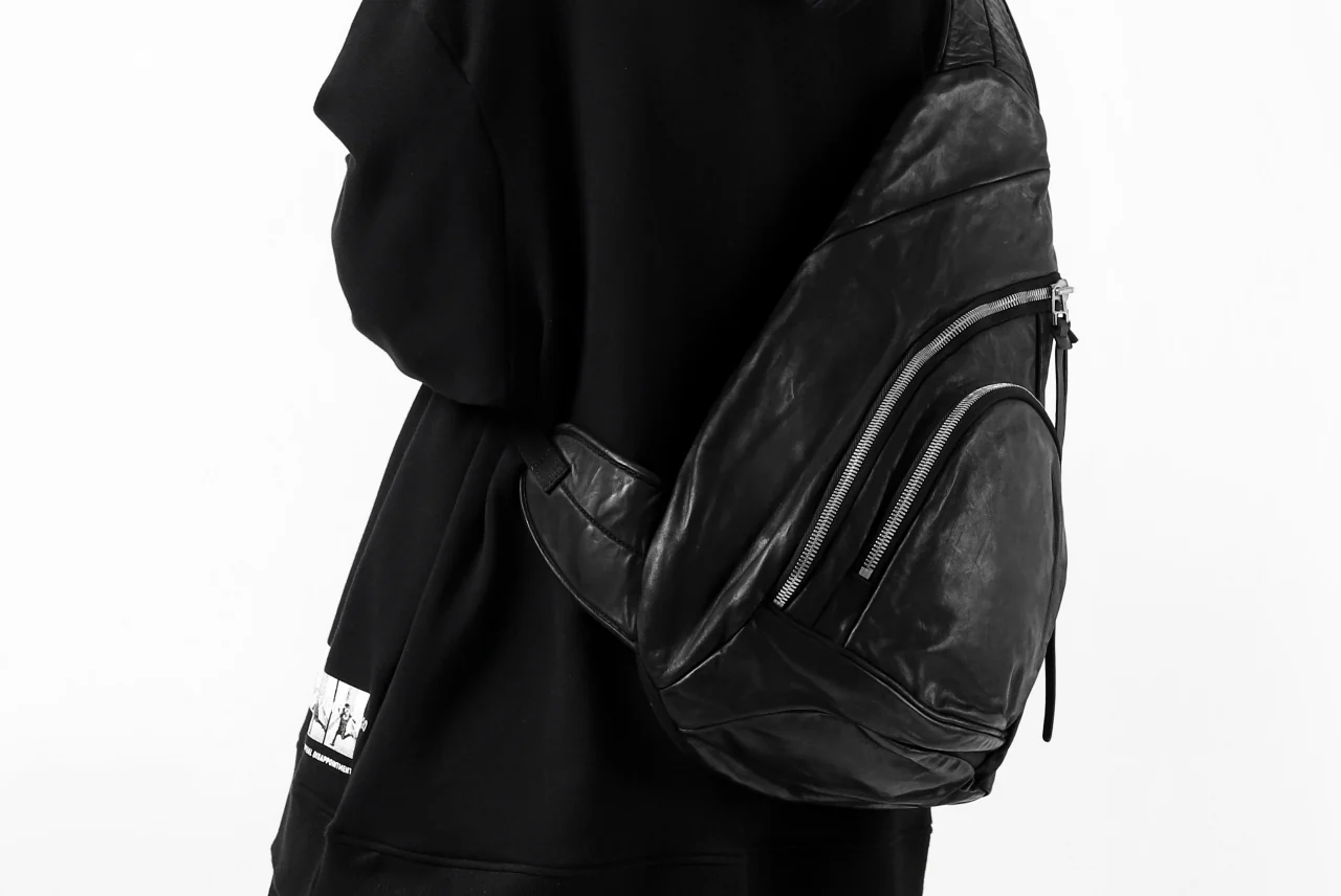 ISAMU KATAYAMA BACKLASH ONE-STRAP BACKPACK / ITALY-SHOULDER OBJECT DYED (BLACK) - Image 43