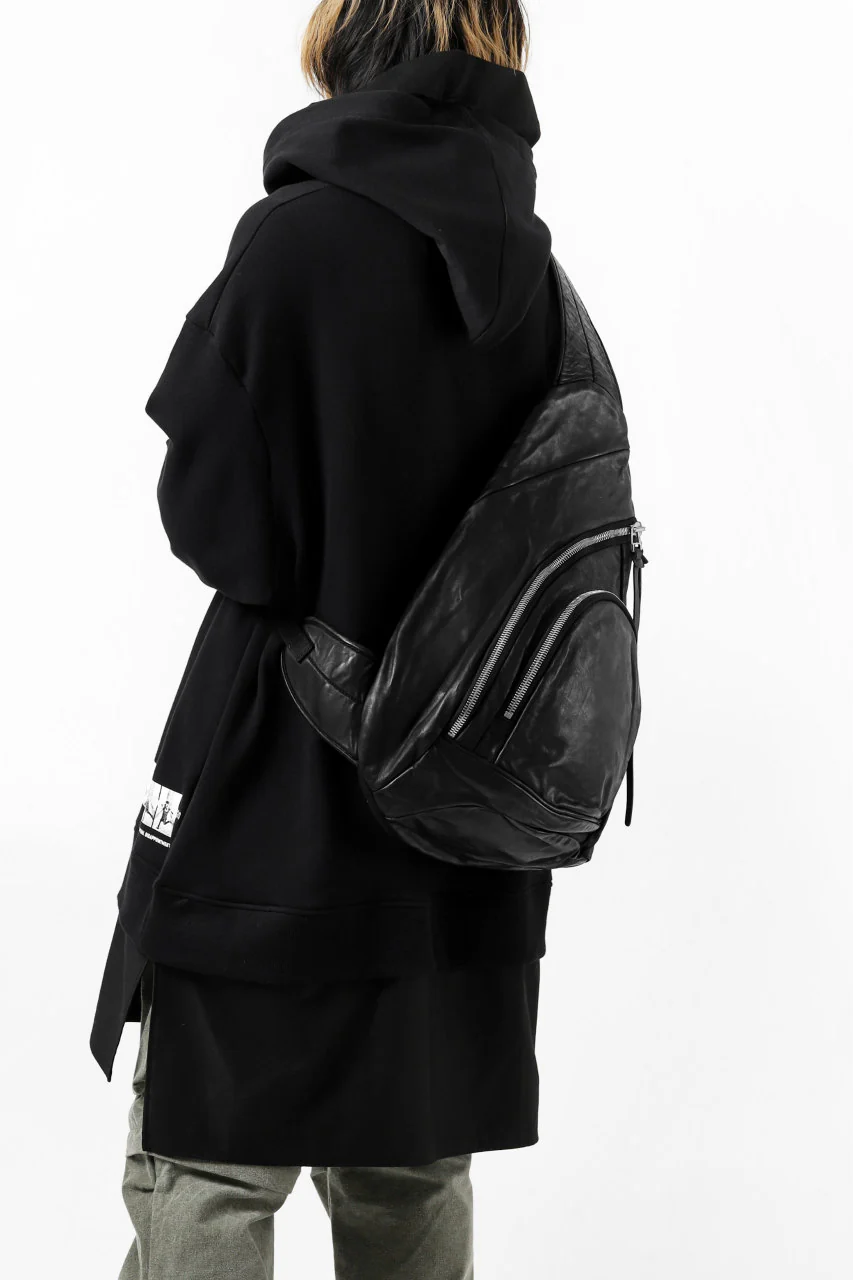 ISAMU KATAYAMA BACKLASH ONE-STRAP BACKPACK / ITALY-SHOULDER OBJECT DYED (BLACK) - Image 5