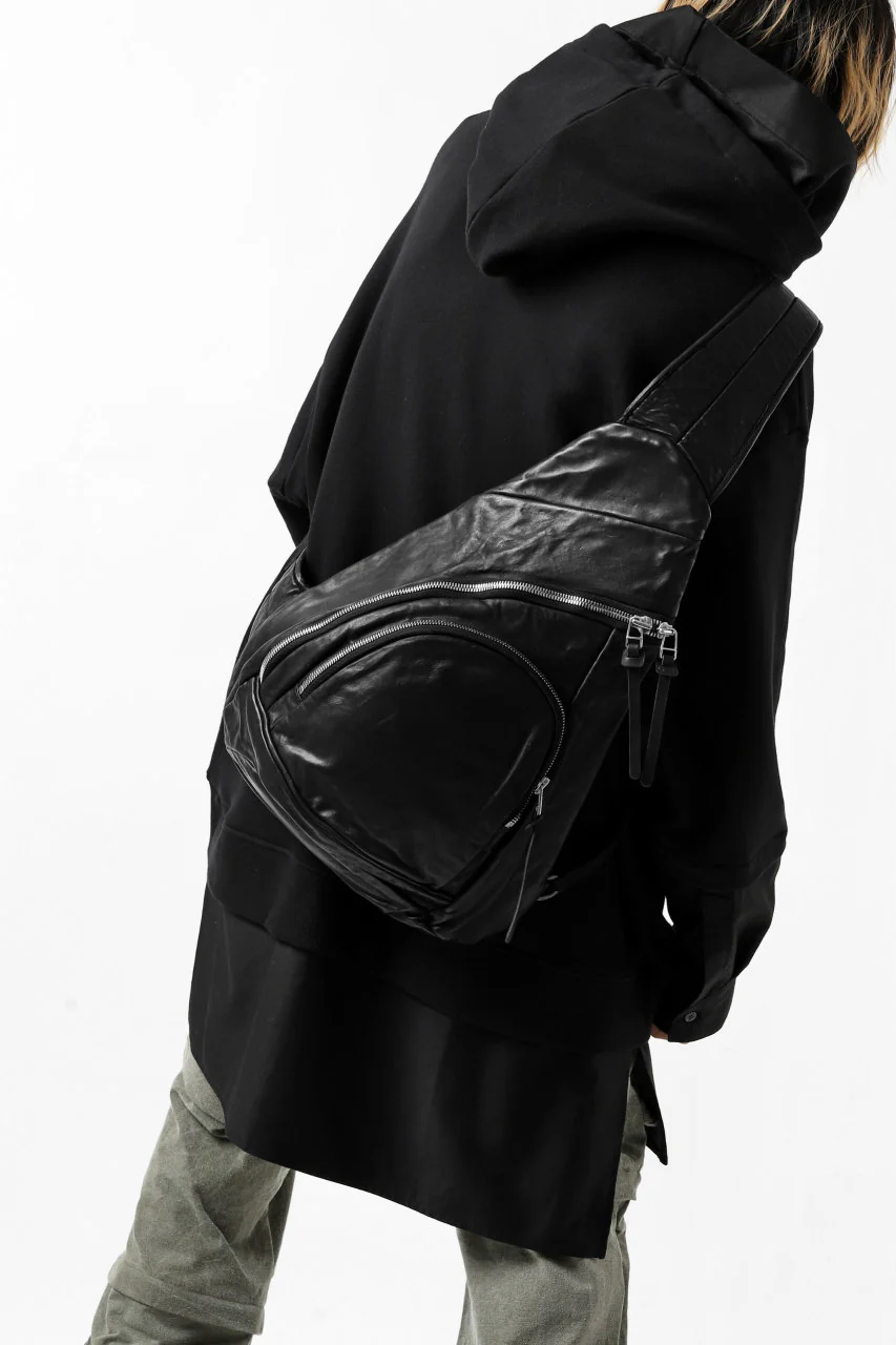 ISAMU KATAYAMA BACKLASH ONE-STRAP BACKPACK / ITALY-SHOULDER OBJECT DYED (BLACK) - Image 7