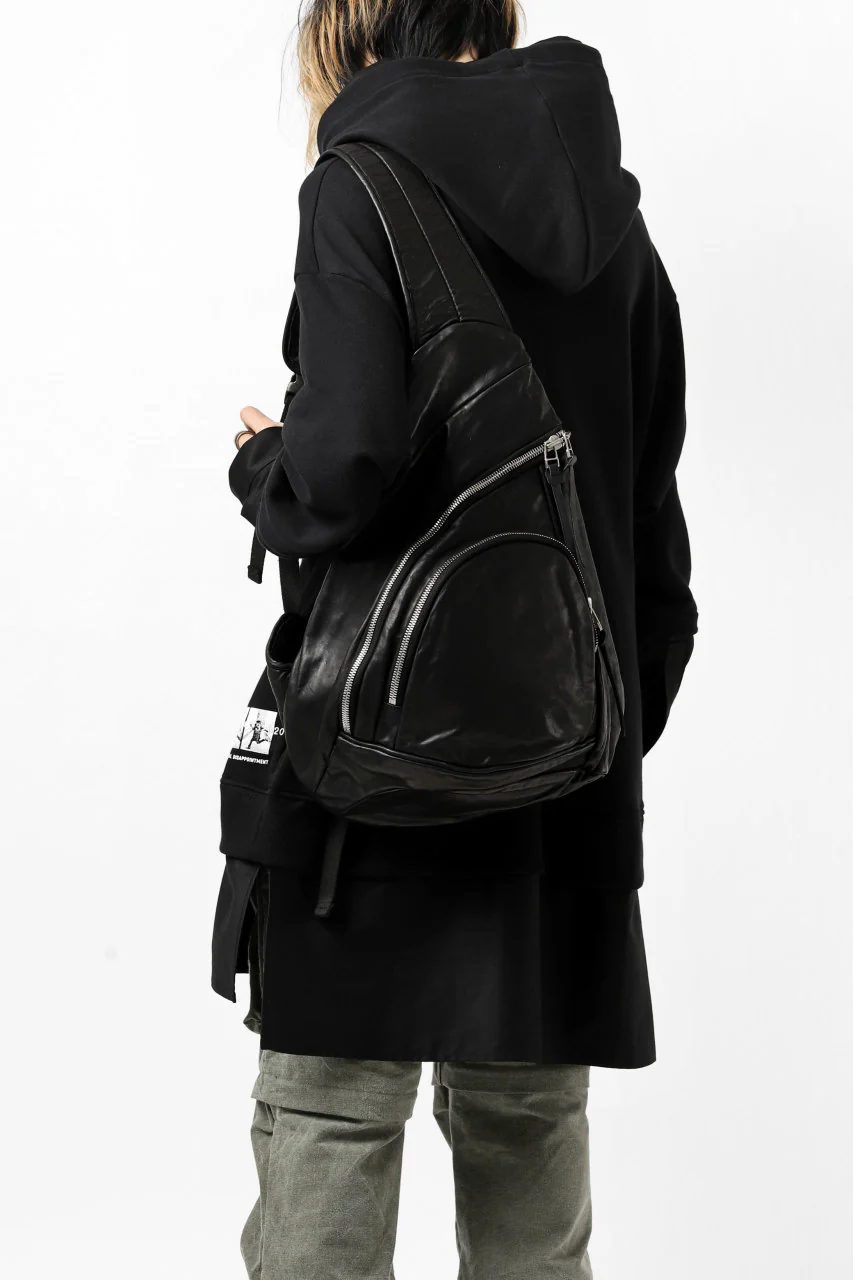 ISAMU KATAYAMA BACKLASH ONE-STRAP BACKPACK / ITALY-SHOULDER OBJECT DYED (BLACK) - Image 8