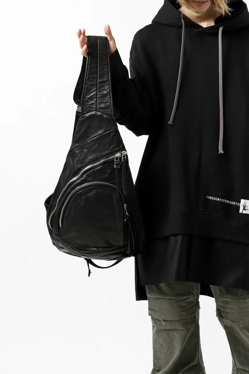 ISAMU KATAYAMA BACKLASH ONE-STRAP BACKPACK / ITALY-SHOULDER OBJECT DYED (BLACK) - Image 9