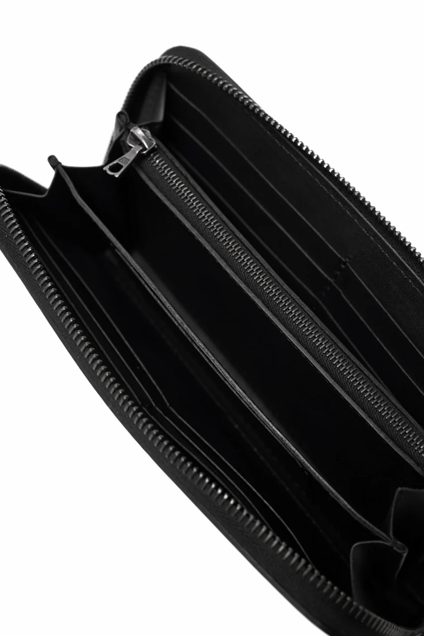 ISAMU KATAYAMA BACKLASH ROUND FASTNER WALLET / GUIDI CALF (BLACK) - Image 8