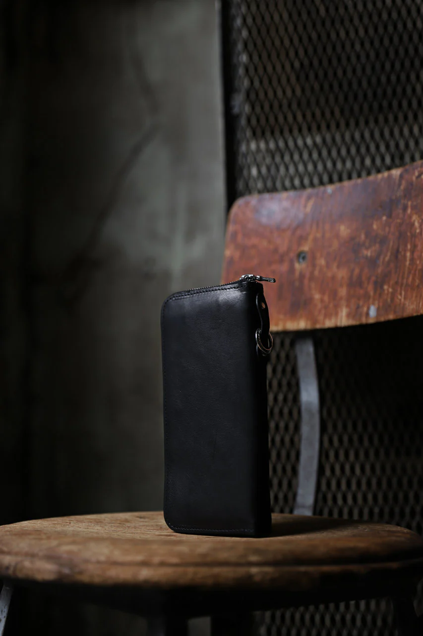 ISAMU KATAYAMA BACKLASH ROUND FASTNER WALLET / ITALY HORSE LEATHER (VACHETTA FINISHED / BLACK) - Image 16