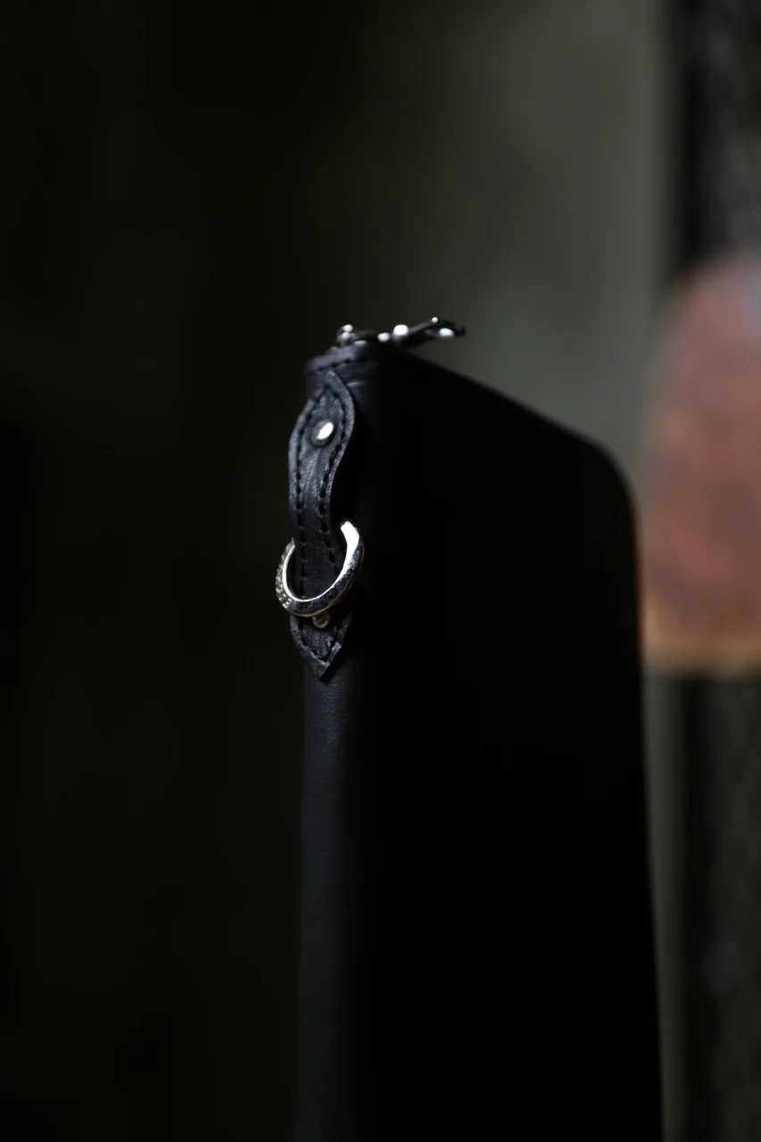 ISAMU KATAYAMA BACKLASH ROUND FASTNER WALLET / ITALY HORSE LEATHER (VACHETTA FINISHED / BLACK) - Image 18