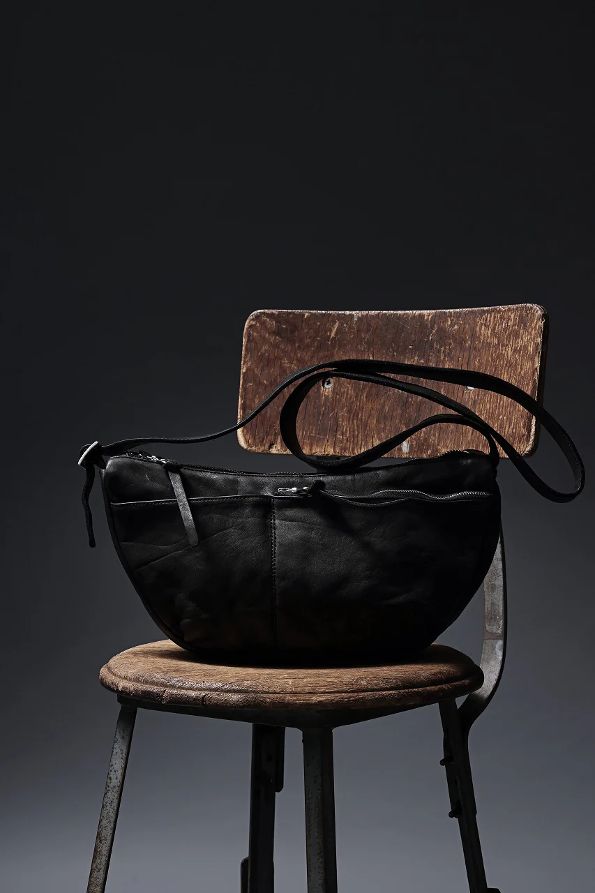 ISAMU KATAYAMA BACKLASH SHOULDER BAG / OBJECT DYED DOUBLE SHOULDER LEATHER (BLACK) - Image 18