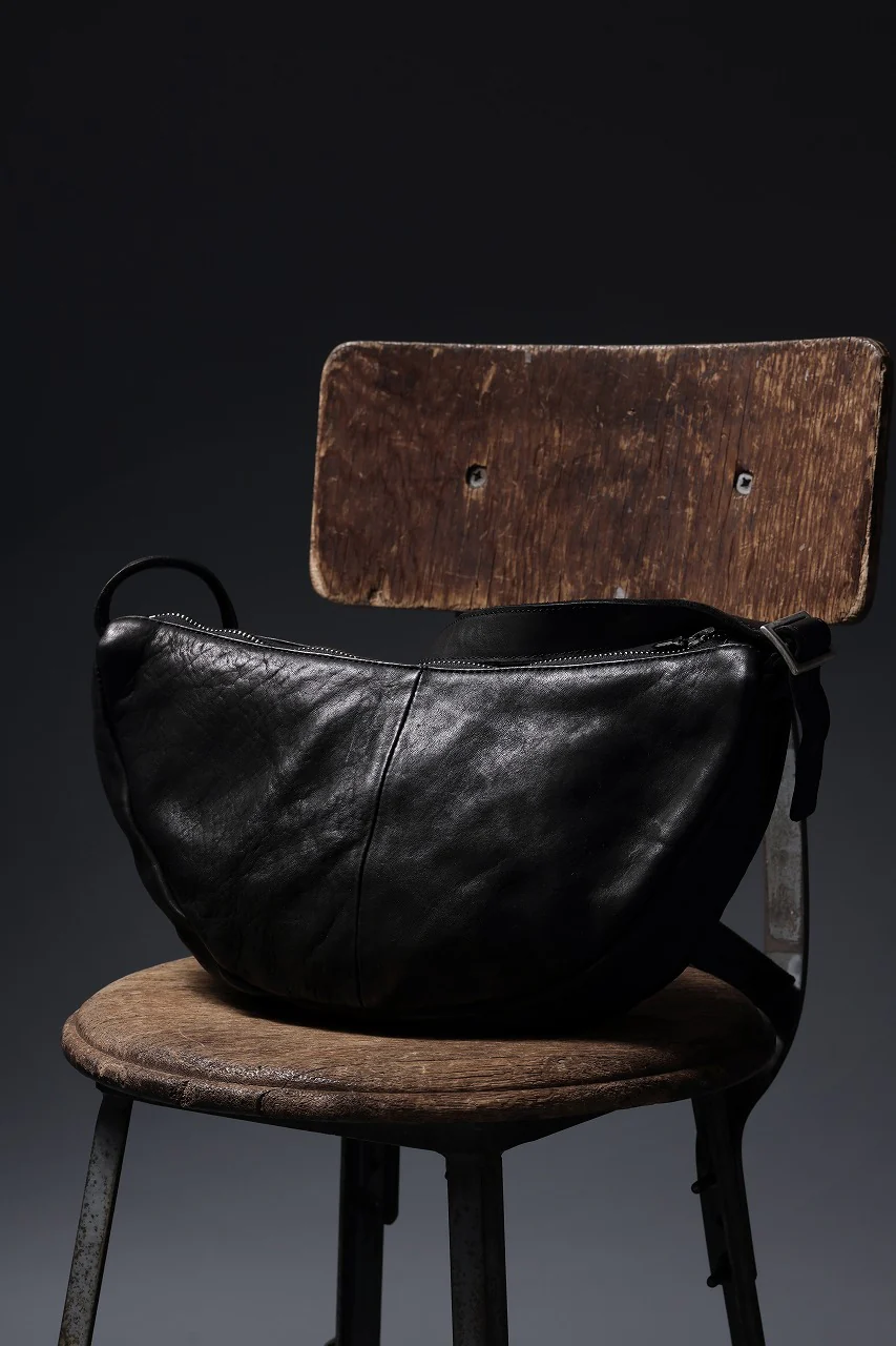 ISAMU KATAYAMA BACKLASH SHOULDER BAG / OBJECT DYED DOUBLE SHOULDER LEATHER (BLACK) - Image 19