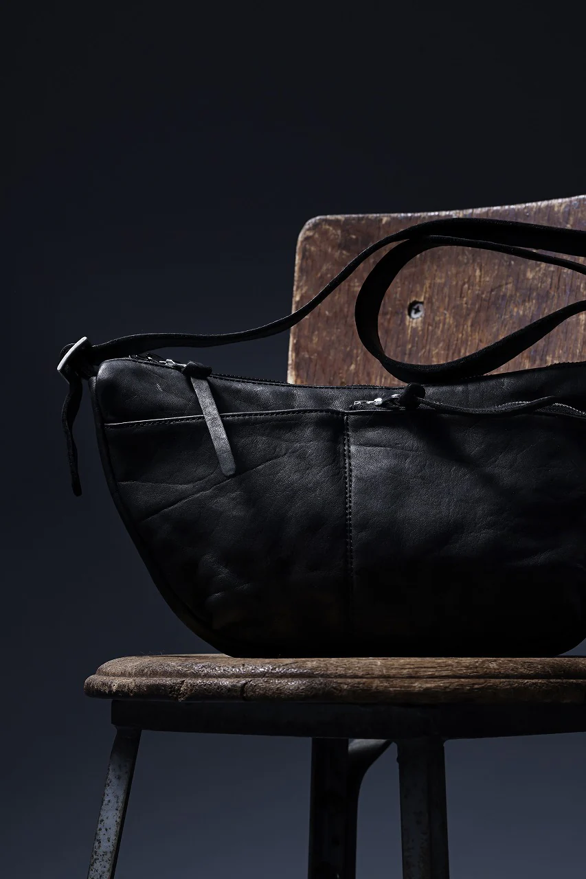 ISAMU KATAYAMA BACKLASH SHOULDER BAG / OBJECT DYED DOUBLE SHOULDER LEATHER (BLACK) - Image 22