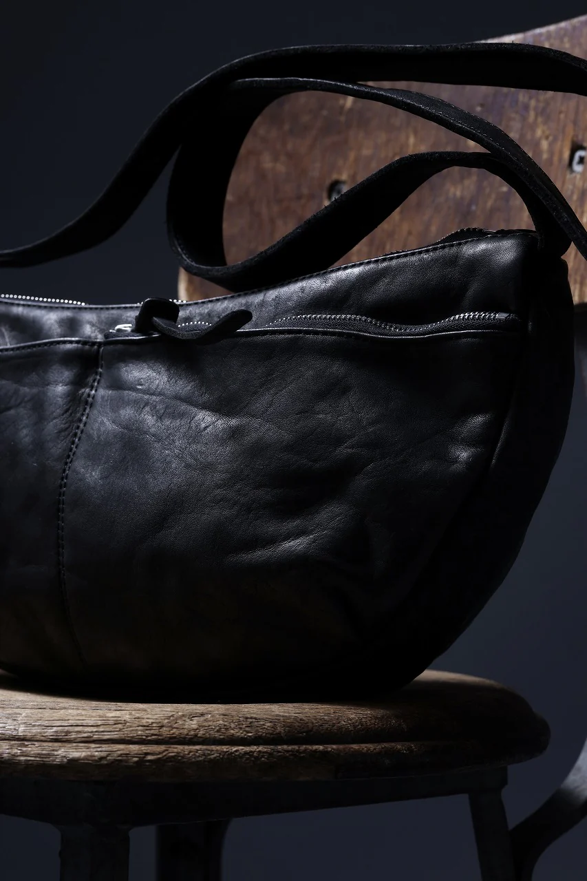 ISAMU KATAYAMA BACKLASH SHOULDER BAG / OBJECT DYED DOUBLE SHOULDER LEATHER (BLACK) - Image 23
