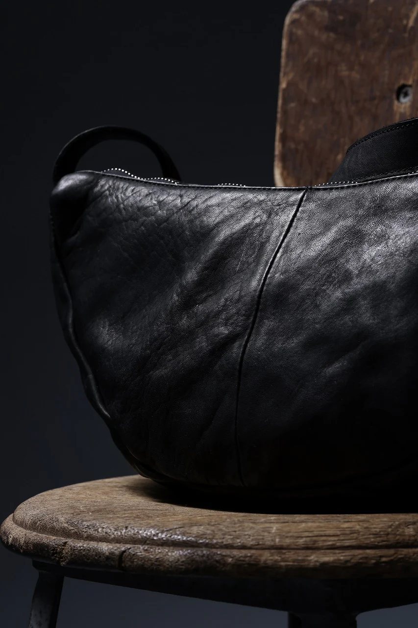 ISAMU KATAYAMA BACKLASH SHOULDER BAG / OBJECT DYED DOUBLE SHOULDER LEATHER (BLACK) - Image 24