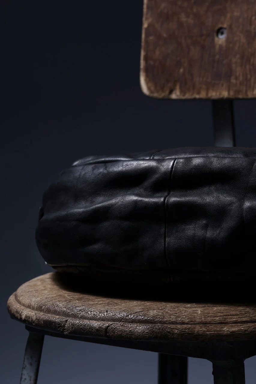 ISAMU KATAYAMA BACKLASH SHOULDER BAG / OBJECT DYED DOUBLE SHOULDER LEATHER (BLACK) - Image 26