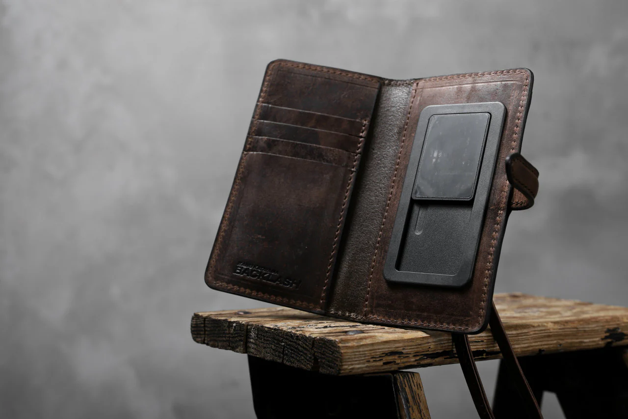 ISAMU KATAYAMA BACKLASH SMART PHONE CASE / PURSE / ITALY DOUBLE SHOULDER (DARK BROWN) - Image 32