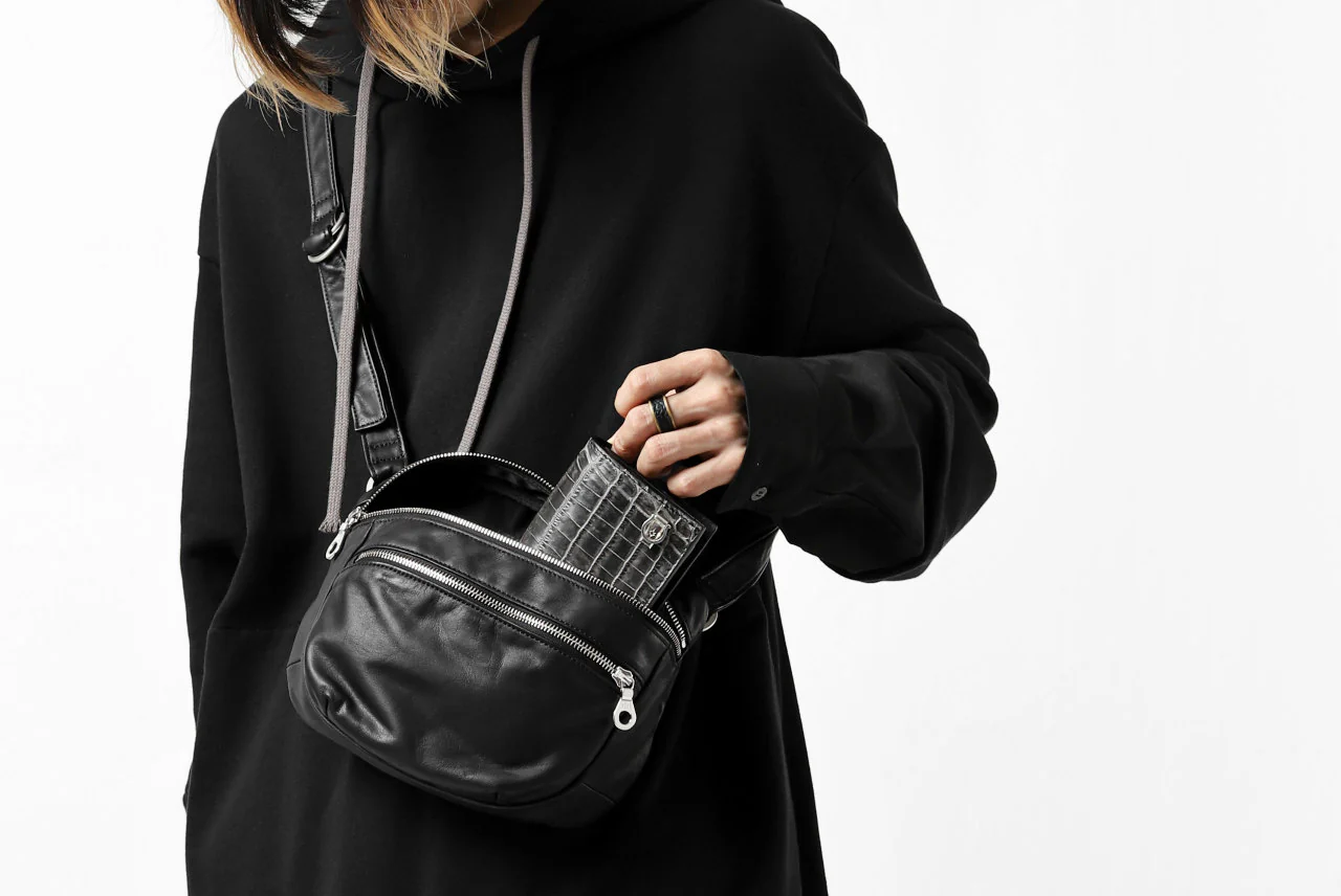 ISAMU KATAYAMA BACKLASH STRAP ZIP BAG / MONOCHROME LUXURY STEER (BLACK) - Image 31