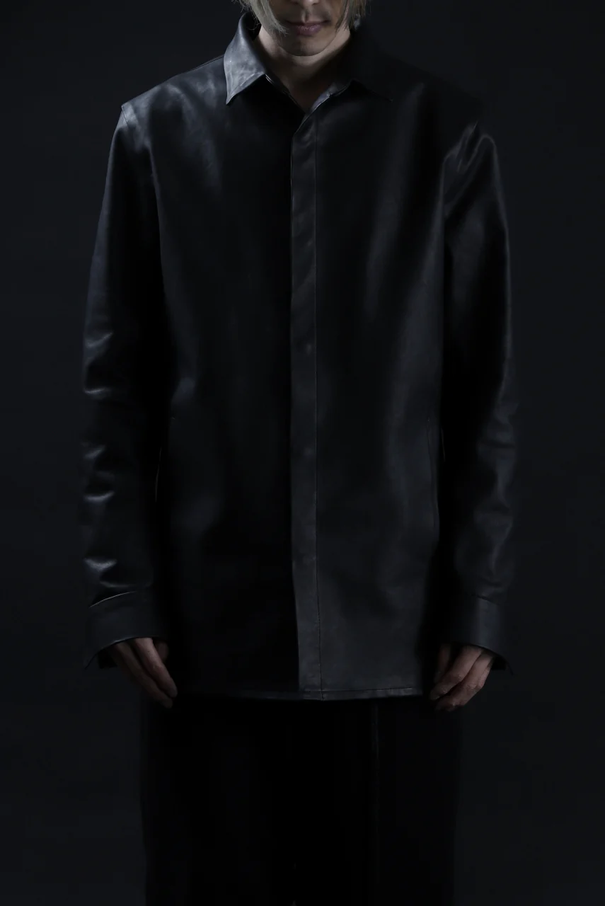 ISAMU KATAYAMA BACKLASH xx GUIDI COMMA 8 LEATHER SHIRT / CALF "Vitello Fiore Volonato" (BLACK) - Image 5