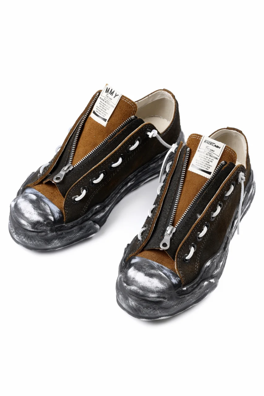 ISAMU KATAYAMA BACKLASH xx Maison MIHARA YASUHIRO “HANK” OG SOLE STEER SUEDE GARMENT-DYED LOW-TOP SNEAKER (BLACK) - Image 11
