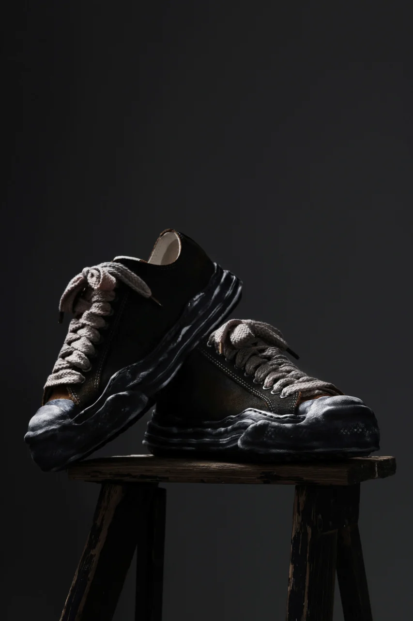 ISAMU KATAYAMA BACKLASH xx Maison MIHARA YASUHIRO “HANK” OG SOLE STEER SUEDE GARMENT-DYED LOW-TOP SNEAKER (BLACK) - Image 26