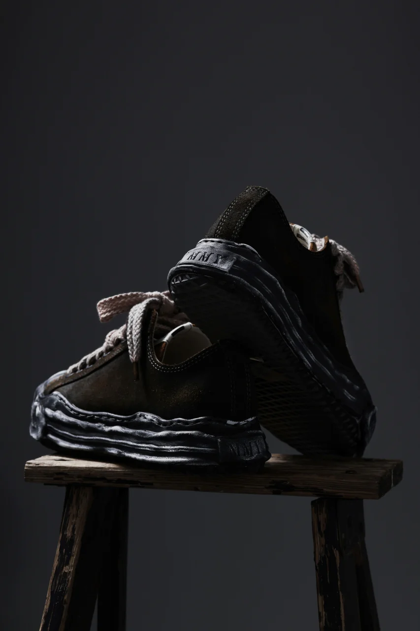 ISAMU KATAYAMA BACKLASH xx Maison MIHARA YASUHIRO “HANK” OG SOLE STEER SUEDE GARMENT-DYED LOW-TOP SNEAKER (BLACK) - Image 27