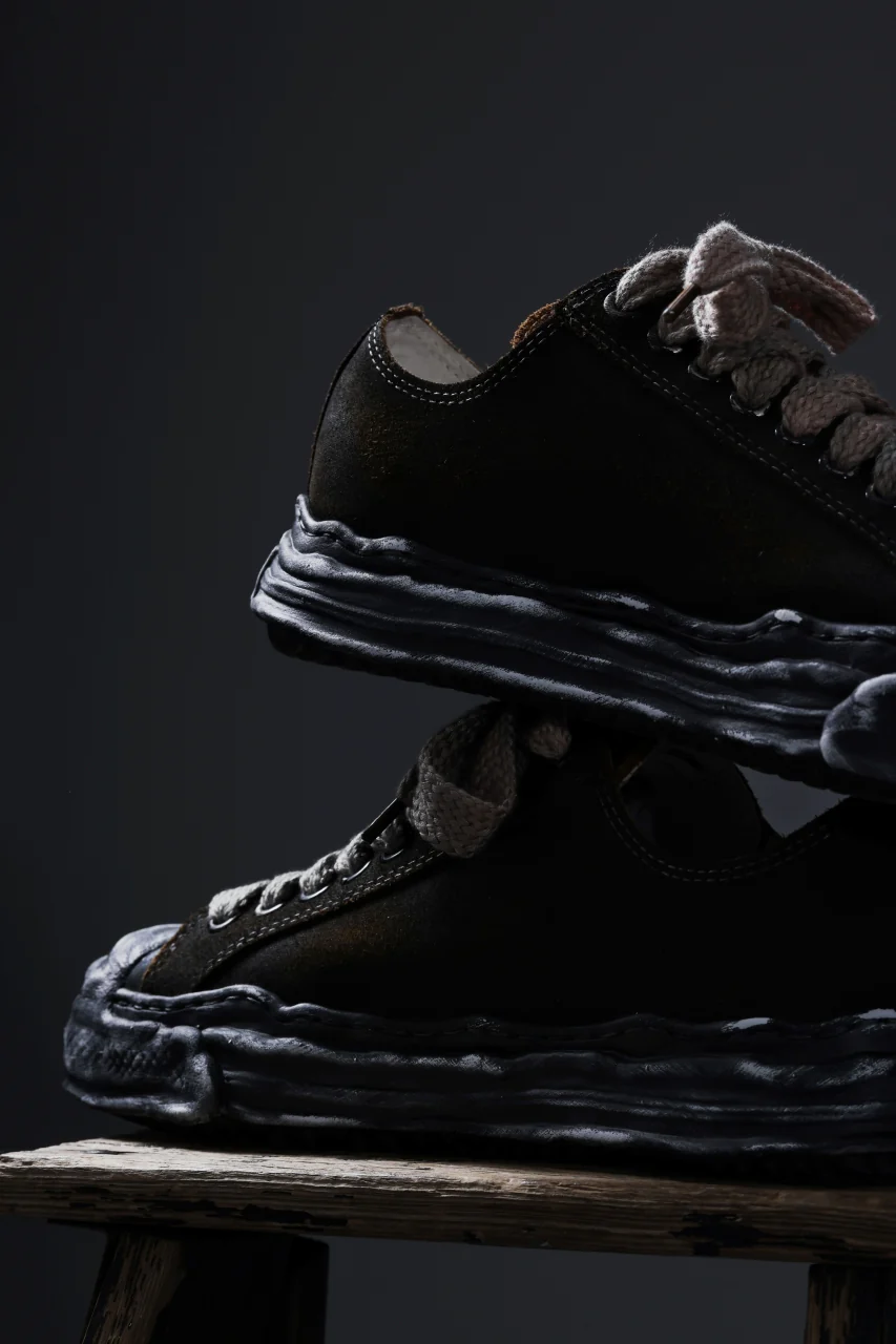 ISAMU KATAYAMA BACKLASH xx Maison MIHARA YASUHIRO “HANK” OG SOLE STEER SUEDE GARMENT-DYED LOW-TOP SNEAKER (BLACK) - Image 29