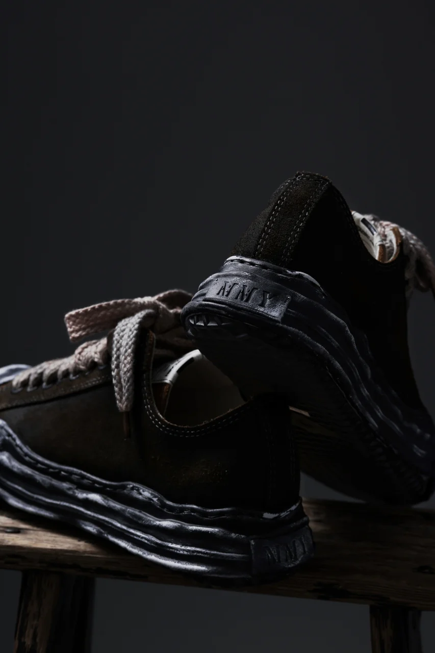 ISAMU KATAYAMA BACKLASH xx Maison MIHARA YASUHIRO “HANK” OG SOLE STEER SUEDE GARMENT-DYED LOW-TOP SNEAKER (BLACK) - Image 32