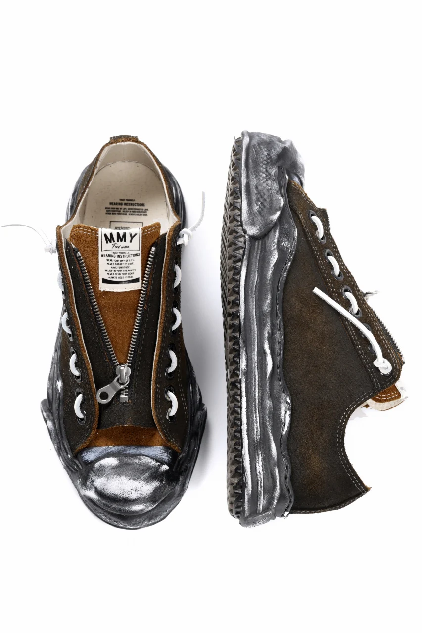 ISAMU KATAYAMA BACKLASH xx Maison MIHARA YASUHIRO “HANK” OG SOLE STEER SUEDE GARMENT-DYED LOW-TOP SNEAKER (BLACK) - Image 5