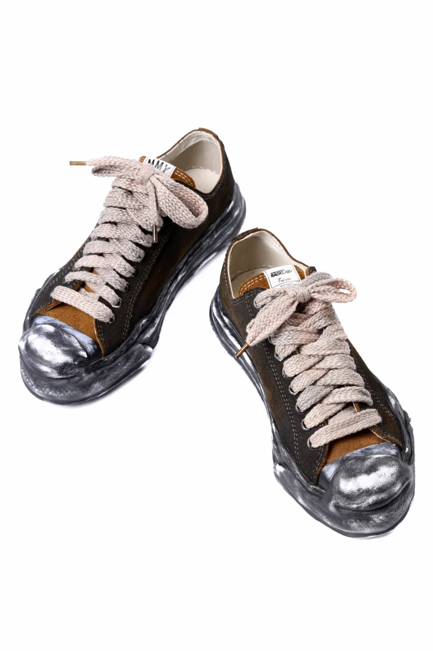 ISAMU KATAYAMA BACKLASH xx Maison MIHARA YASUHIRO “HANK” OG SOLE STEER SUEDE GARMENT-DYED LOW-TOP SNEAKER (BLACK) - Image 7