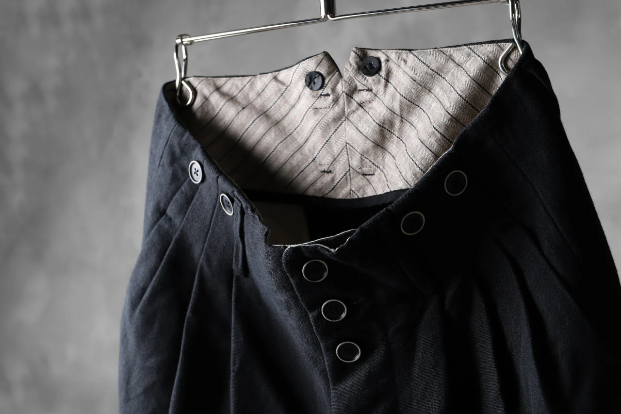 KLASICA 3TUCK TAPERED TROUSERS / RAMIE (CARBON) - Image 13