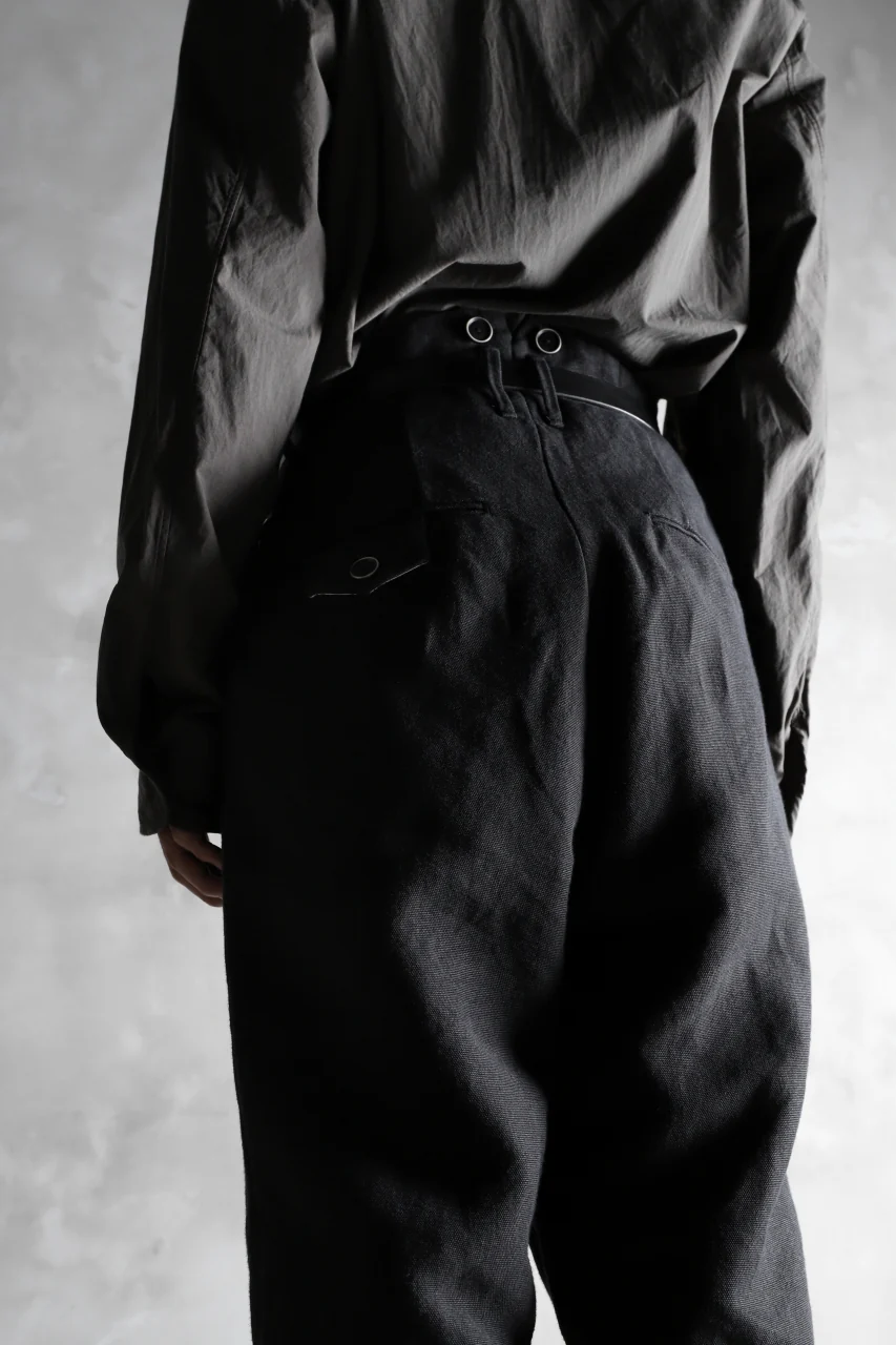 KLASICA 3TUCK TAPERED TROUSERS / RAMIE (CARBON) - Image 18