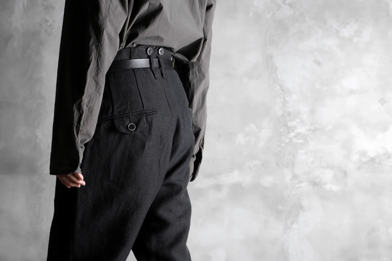 KLASICA 3TUCK TAPERED TROUSERS / RAMIE (CARBON) - Image 20