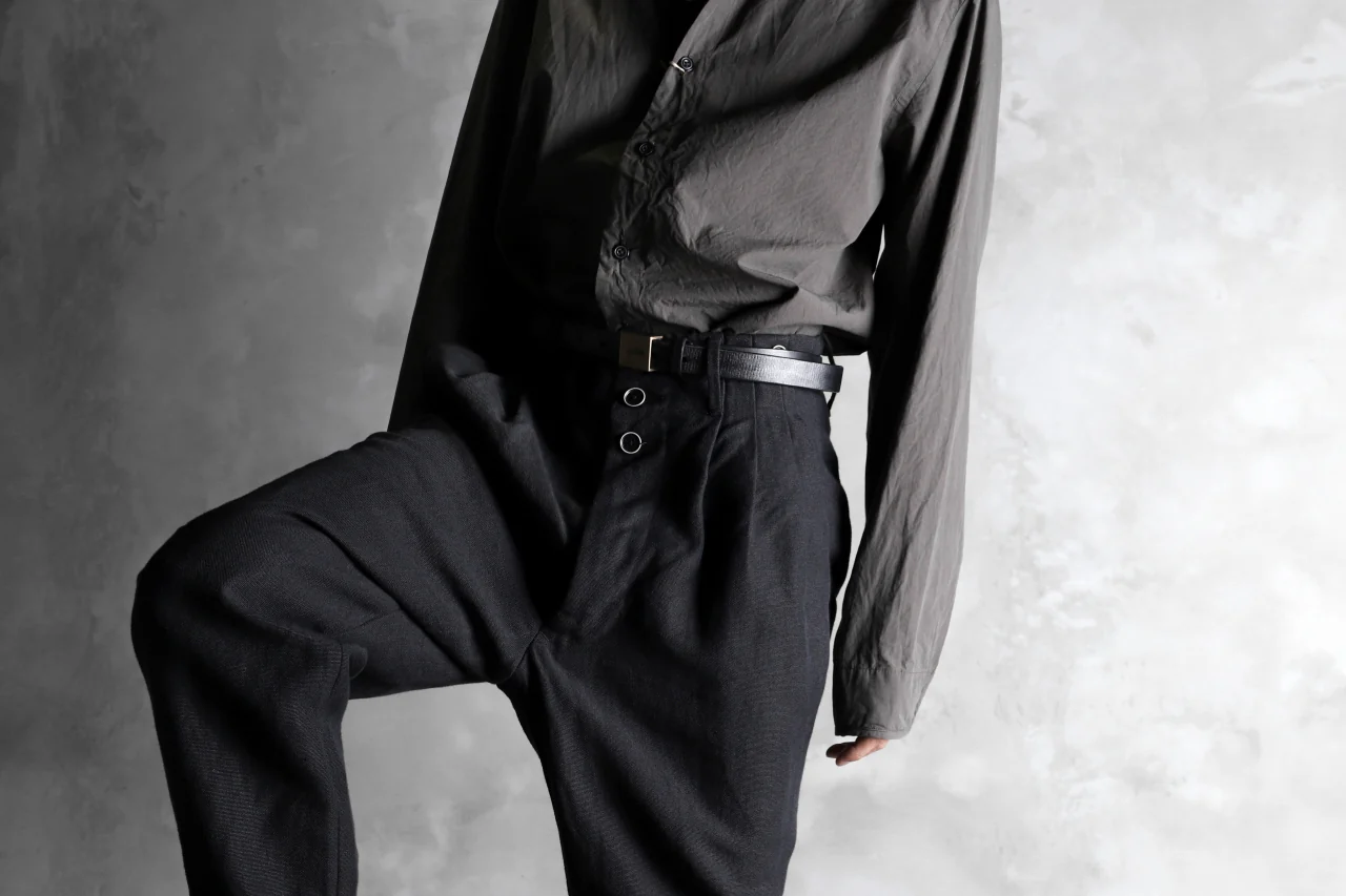 KLASICA 3TUCK TAPERED TROUSERS / RAMIE (CARBON) - Image 21
