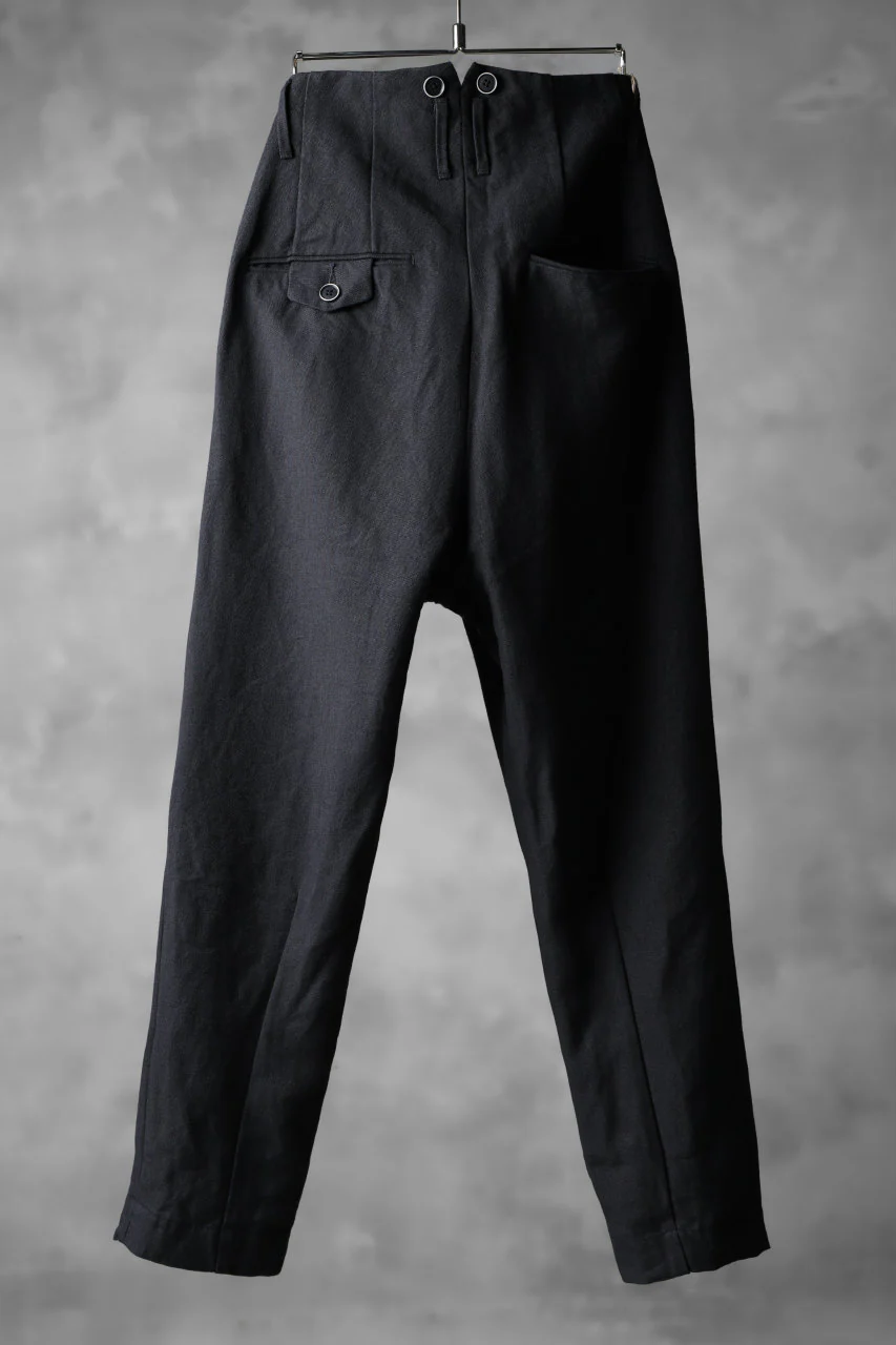 KLASICA 3TUCK TAPERED TROUSERS / RAMIE (CARBON) - Image 3