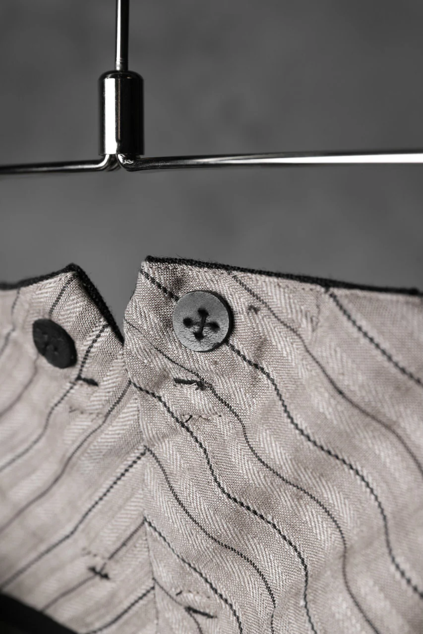 KLASICA 3TUCK TAPERED TROUSERS / RAMIE (CARBON) - Image 9