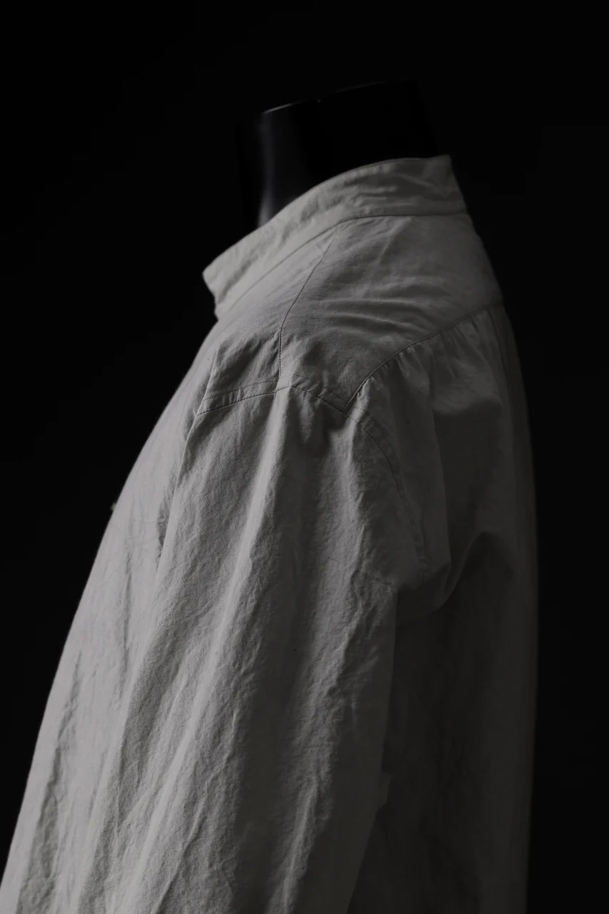 KLASICA BAND COLLAR FINE STITCHED SHIRT / HAND DYED COTTON-LINEN (CONCRETE) - Image 12