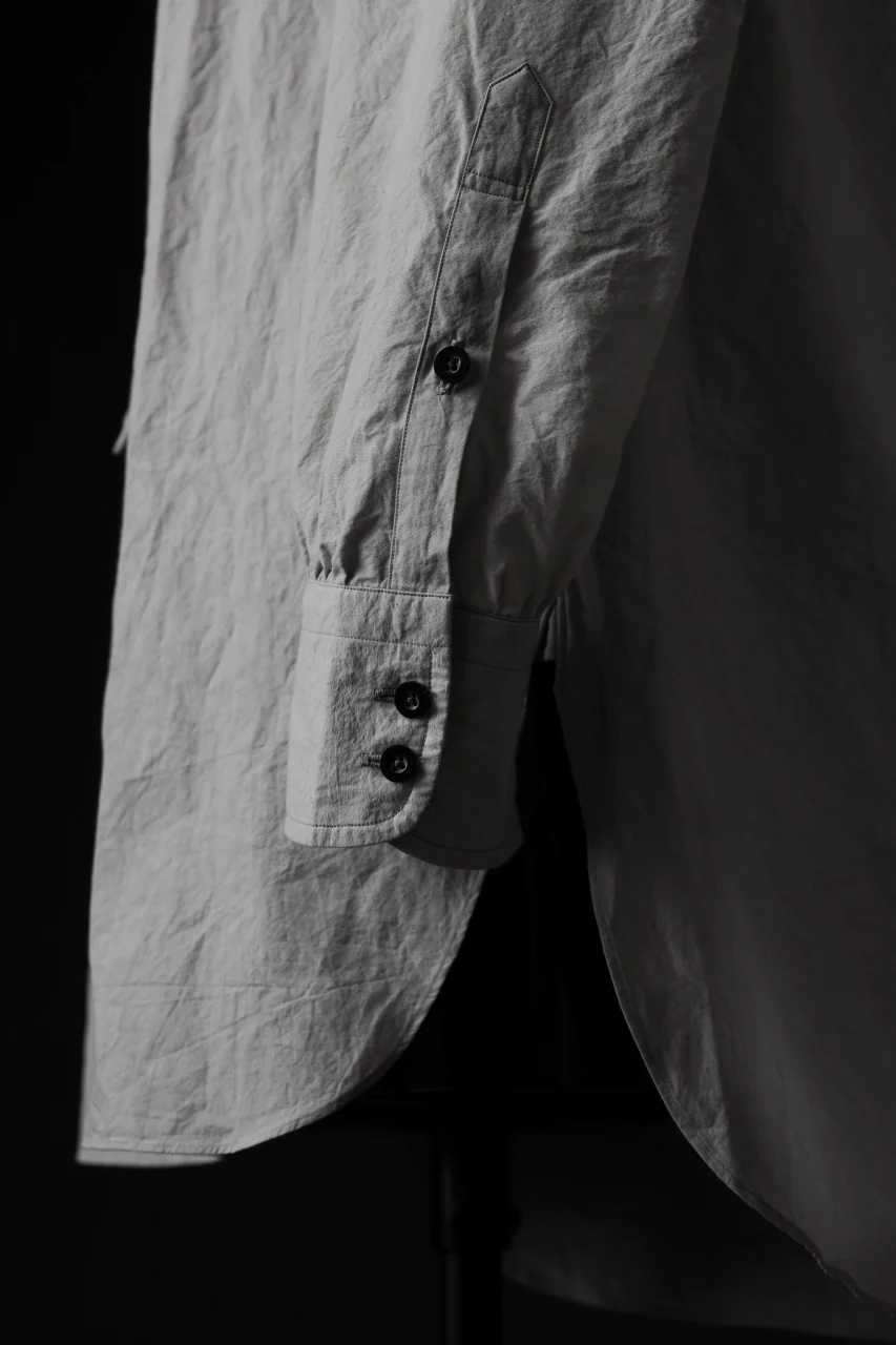 KLASICA BAND COLLAR FINE STITCHED SHIRT / HAND DYED COTTON-LINEN (CONCRETE) - Image 13