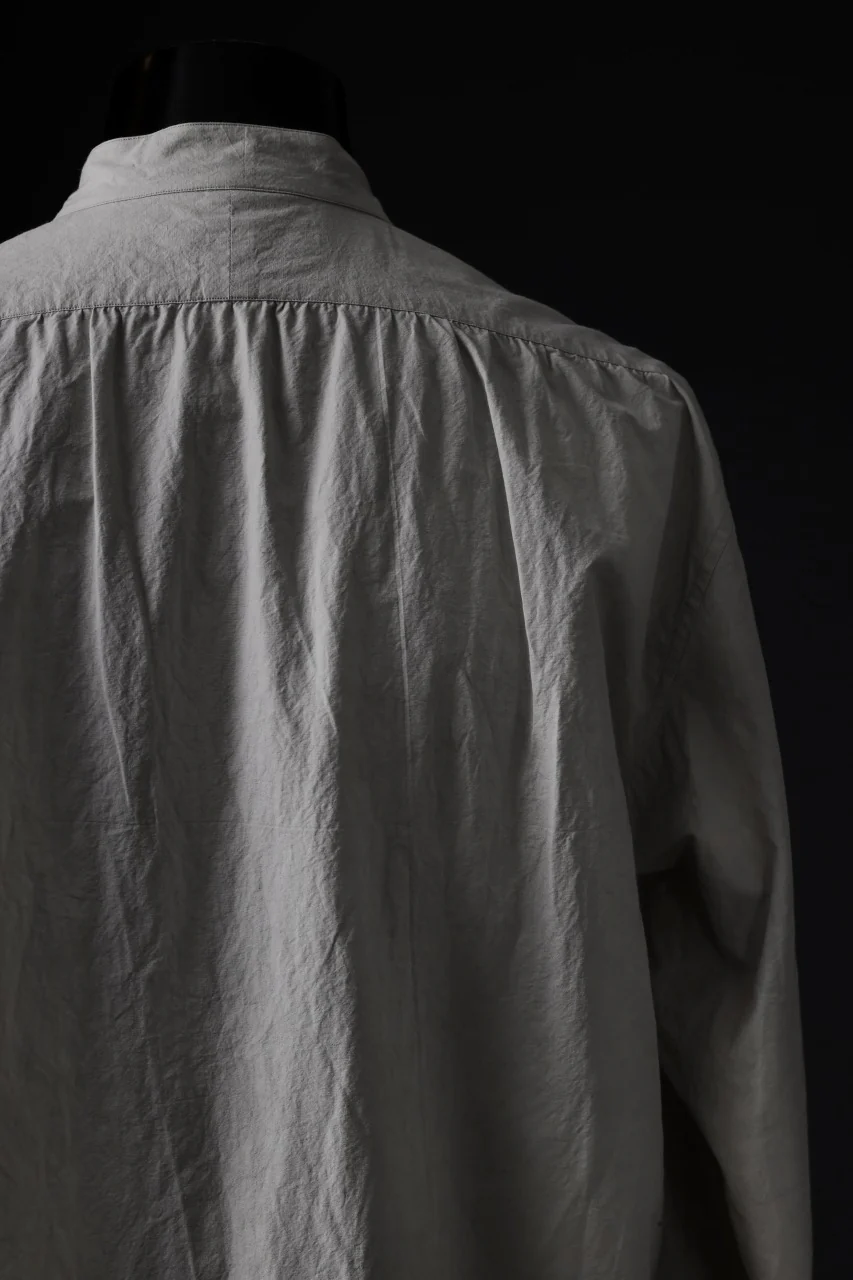KLASICA BAND COLLAR FINE STITCHED SHIRT / HAND DYED COTTON-LINEN (CONCRETE) - Image 14
