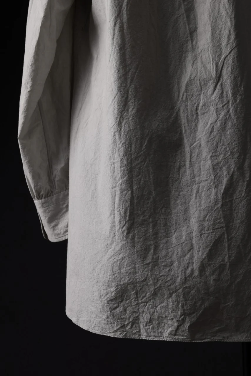 KLASICA BAND COLLAR FINE STITCHED SHIRT / HAND DYED COTTON-LINEN (CONCRETE) - Image 15