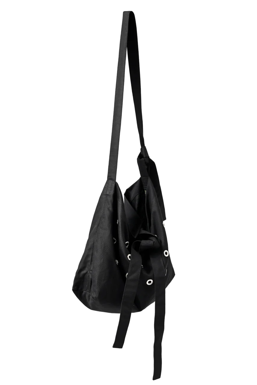 KLASICA BIVOUAC RIBBON HOLE SHOULDER BAG / HIGH RISE TWILL (BLACK) - Image 4