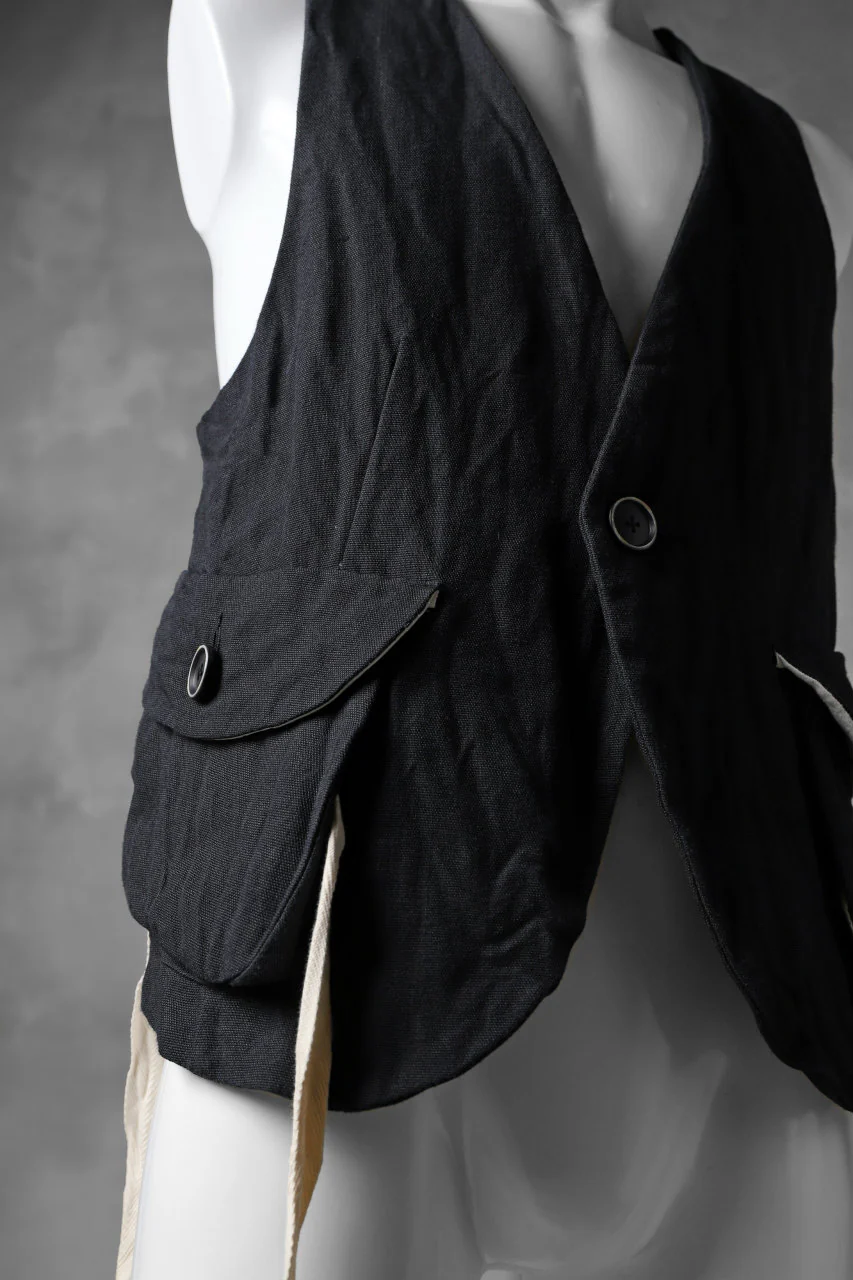 KLASICA CROSS BACK POCKET VEST / RAMIE (CARBON) - Image 11